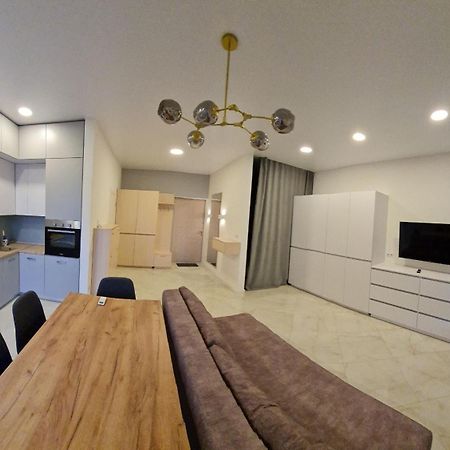 Apartplus - Затишні Апартаменти นิปโปร ภายนอก รูปภาพ