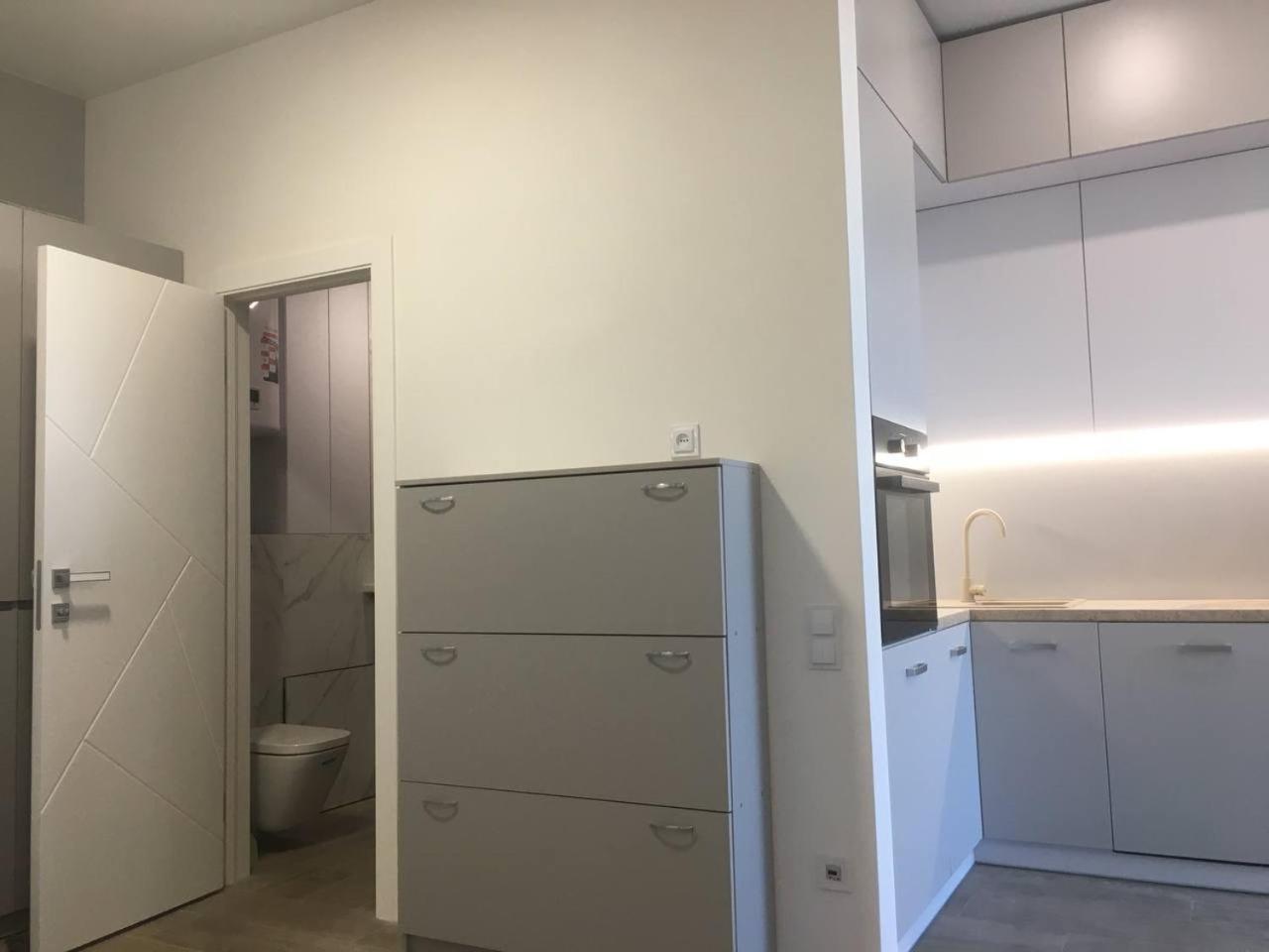 Apartplus - Затишні Апартаменти นิปโปร ภายนอก รูปภาพ